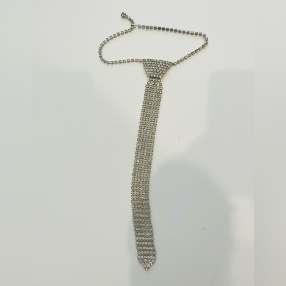 Glam 80’s Rhinestone Necktie Necklace - Picture 4 of 8